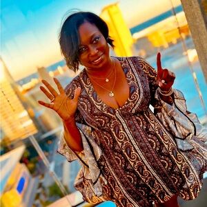 House of Harlow mini dress. Paisley print and ruffle sleeves.